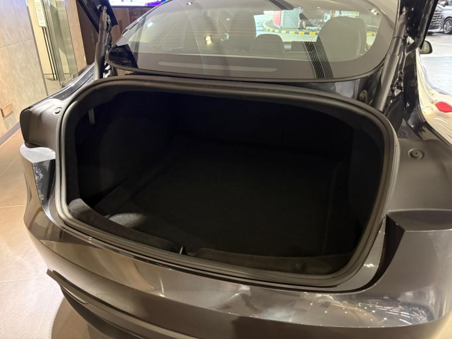 Model 3 Long Range AWD - Image 5